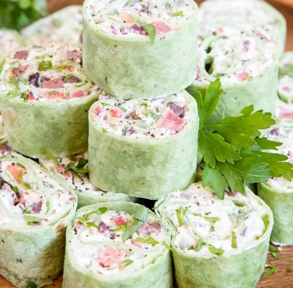 GREEK SALAD PINWHEELS #vegetarian #appetizers