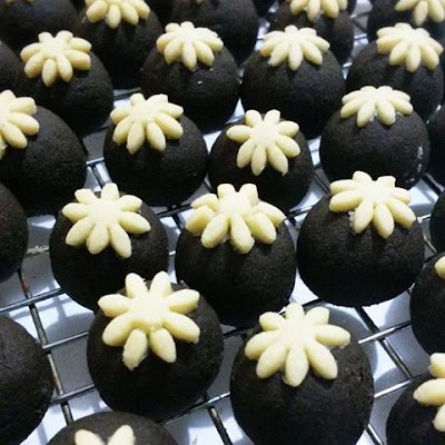 NASTAR HITAM MENJADI KUE KHAS IDUL FITRI