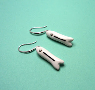 boucles d'oreilles originales petits poissons blanc en céramique pilipok