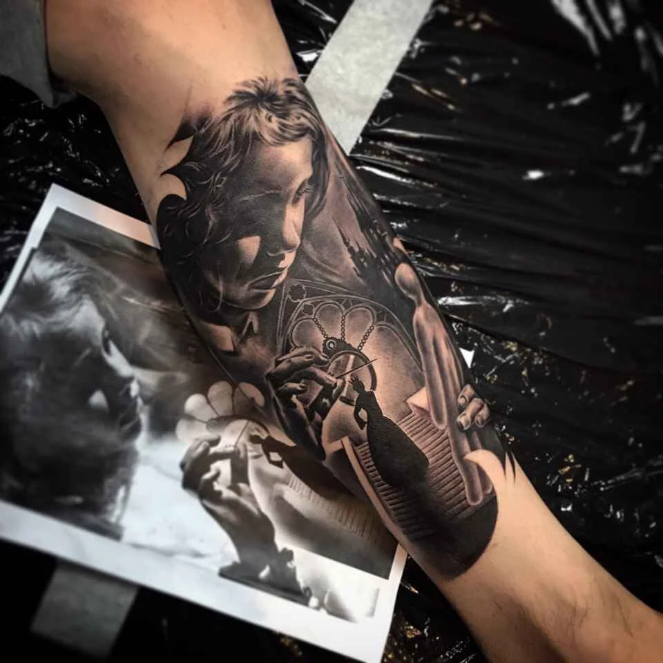 Espectacular tatuaje e blanco y negro