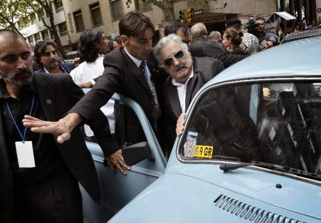 José Mujica se fue a casa en su Volkswagen luego de entregar el mando