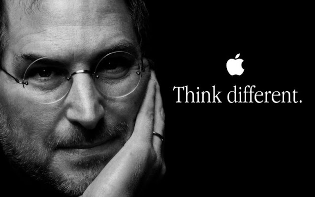 Think different / differently 那個是對的？