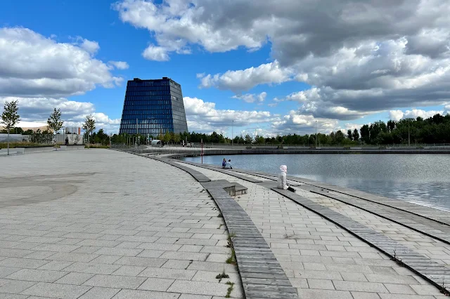 Инновационный центр Сколково, Центральный парк, Каскадный пруд, бизнес-центр MatRex («Матрешка»)