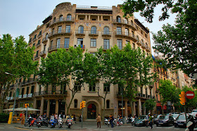 Centric Point Hostel: Passeig de Gracia 33, Barcelona, Spain