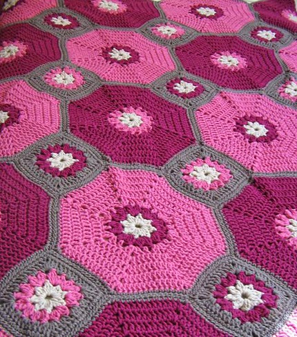 Octagons & Squares Throw - Free Pattern