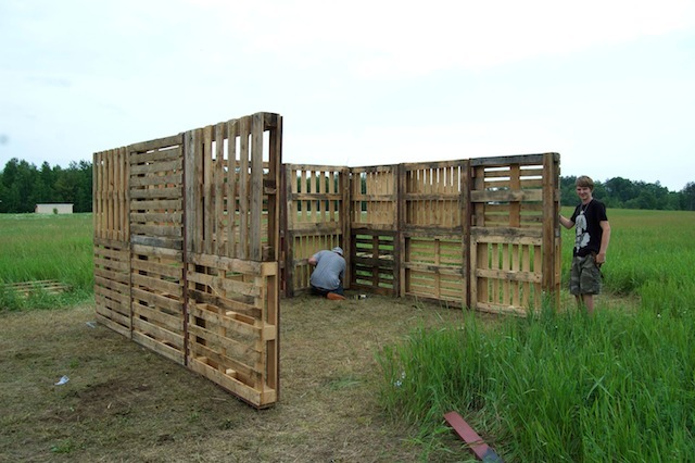 building a wood pallet shed - resilient knitter