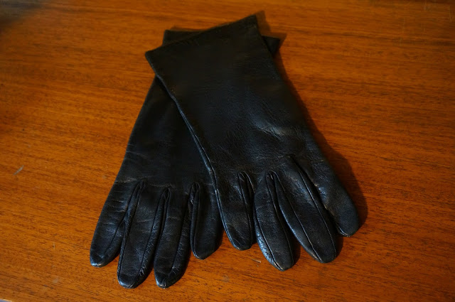 gants en cuir bleu marine des annnées 60  60s navy blue leather gloves vintage