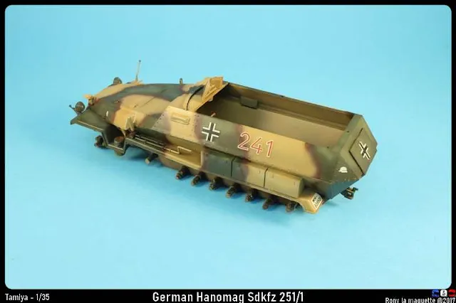 Les décalcomanies du Sdkfz 251/1 de Tamiya au 1/35.