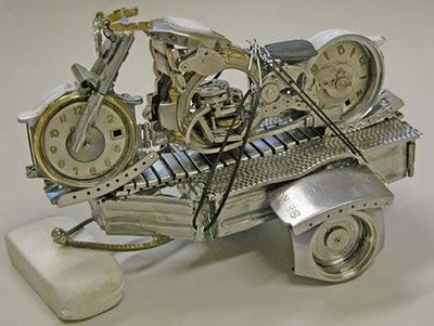 Miniatur-Sepeda-Motor-Dari-Jam-Tangan