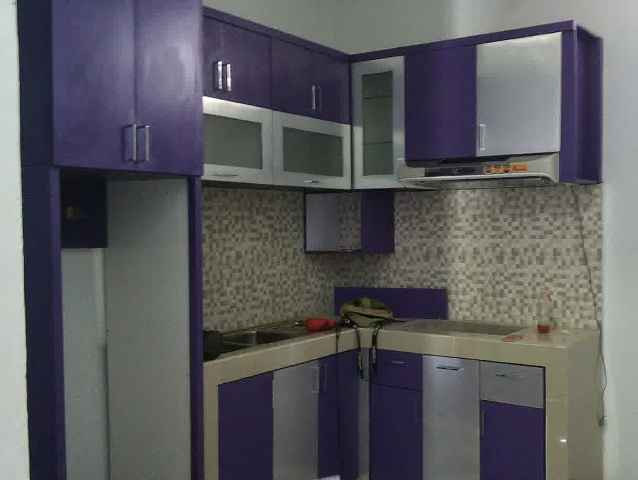 Contoh desain dapur minimalis warna ungu