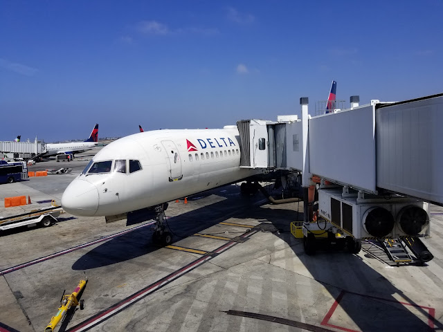Delta Airplane with connected Jet-bridge