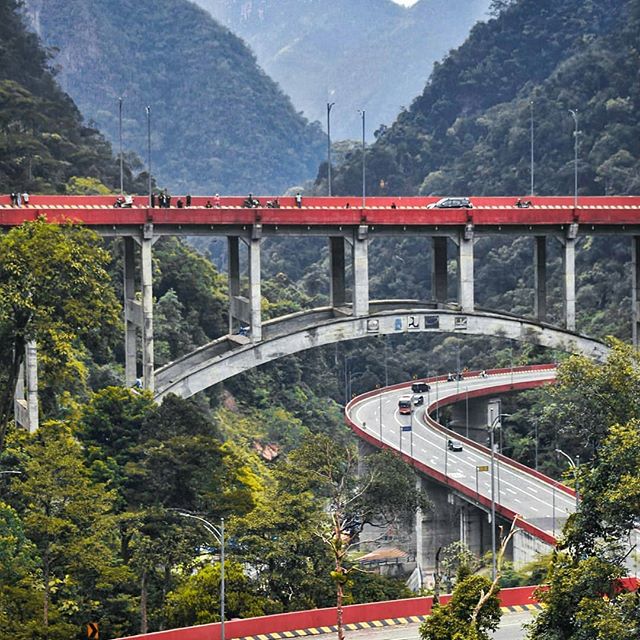  Jembatan Kelok Sembilan  Sumatera Barat Males Megawe