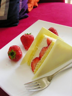 strawberry cream sandwich dessert pic