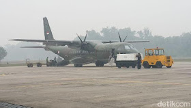 Meski Jarak Pandang Terbatas, Hercules Milik TNI Tetap Mendarat di Pekanbaru
