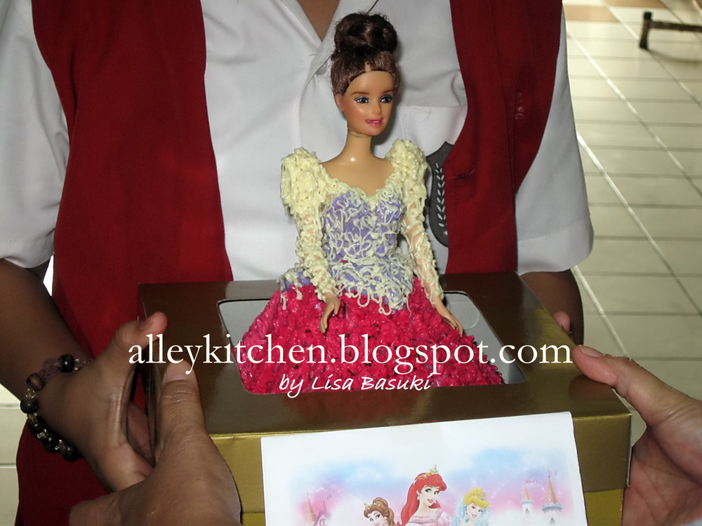 Aroma from Alley Kitchen: Kue Ultah Barbie 50ribu, hadiah 