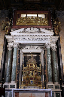 Altare del sacramento di pietro paolo olivieri (1600 ca.), con tabernacolo bronzeo di pompeo targone