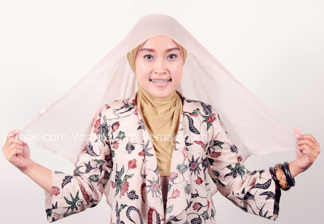 Gambar 1 Cara Memakai Jilbab Segi Empat dengan Cepat