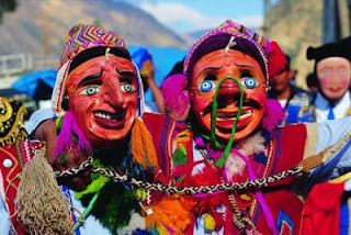 Foto de danzantes en la sierra como parte del Folclore