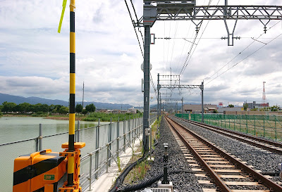 粟ヶ池バイパスと粟ヶ池大橋(富田林市)