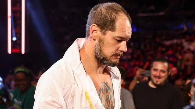 نجوم WWE يتفاعلون مع خبر حزين لبارون كوربن