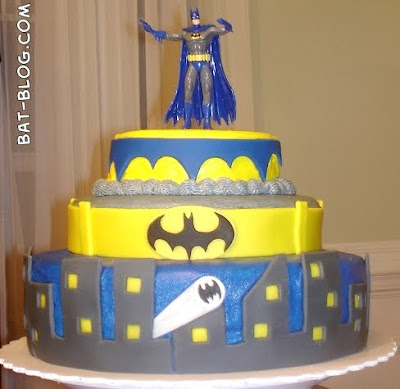 Batman Birthday Cake on And Collectibles  Batman   Gotham City Happy Birthday Party Cake
