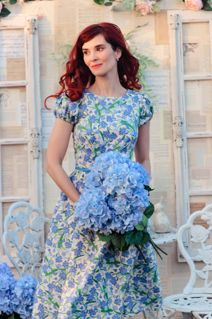 COLLECTIF MAINLINE DEMIRA DREAMY FLORAL SWING DRESS