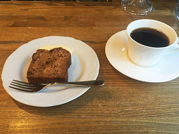 東京都八丁堀の隠れ家カフェ『2F coffee（二エフコーヒー）』のキャロットケーキ