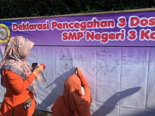 Penandatanganan Deklarasi 3 Dosa Besar di SMP Negeri 3 Kalikajar