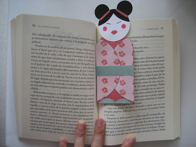 Marcapáginas con forma de Geisha. Geisha bookmark. Marque-page Geisha