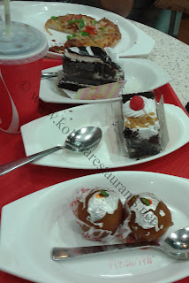 hot gulab jamun sweet shop at Exide haliram's chowringhee