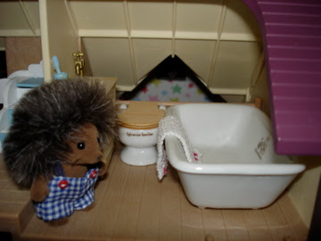 Sylvanian Families Oakwood Manor House Maxwell Bramble Hedgehog Vintage Bathroom Bath Sink Toil