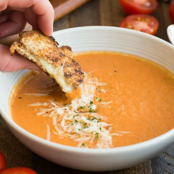 EASY ROASTED TOMATO SOUP RECIPE #Vegetarian #Meal
