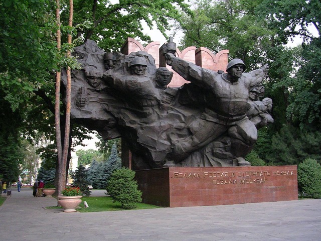 Памятник_28-и_Панфиловцам_Алматы