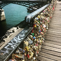 love lock bridge paris