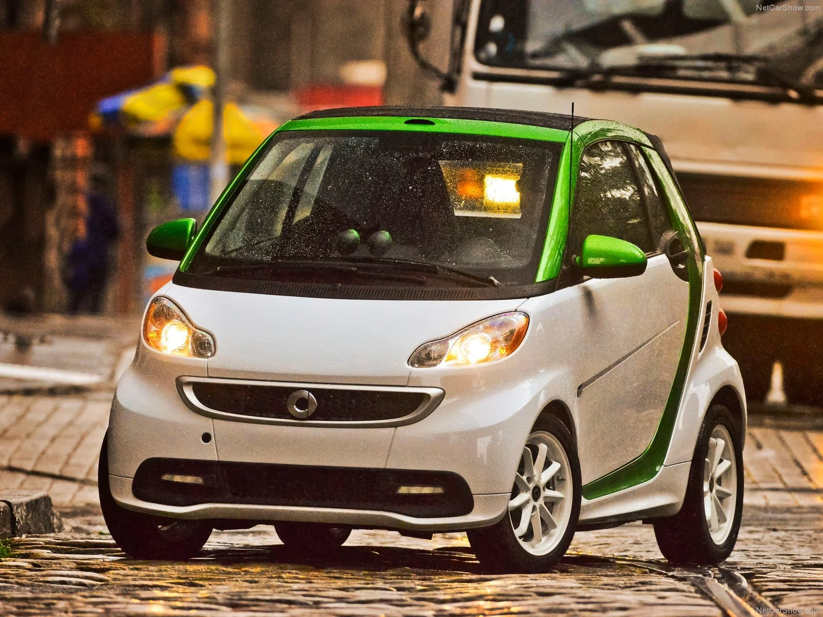 Hình ảnh xe ô tô Smart fortwo electric drive 2013 & nội ngoại thất