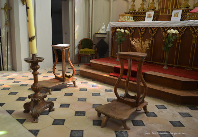 Tabourets de chantre de l'église de Bully