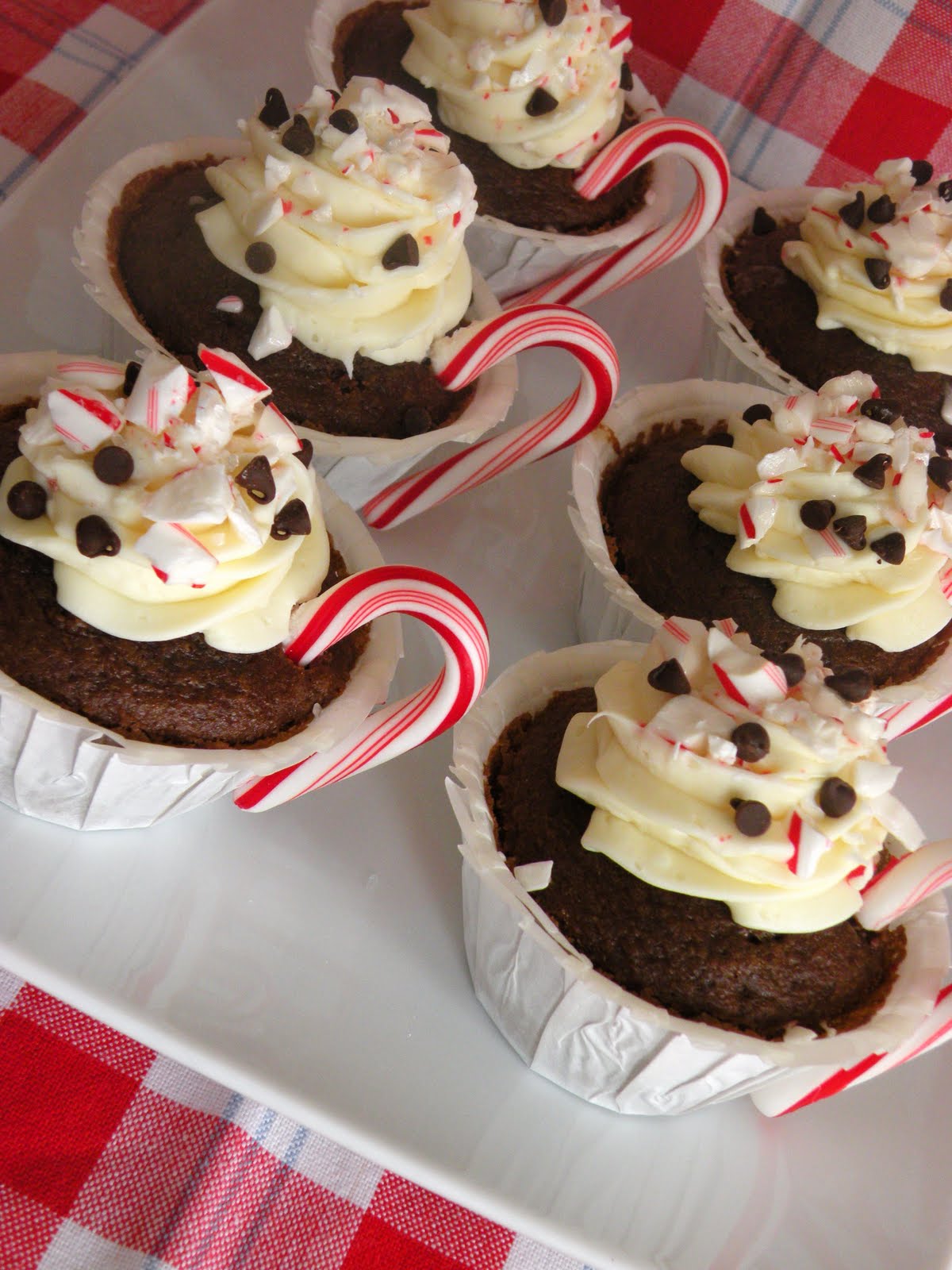 chocolate cupcake designs Peppermint hot chocolate cupcakes!