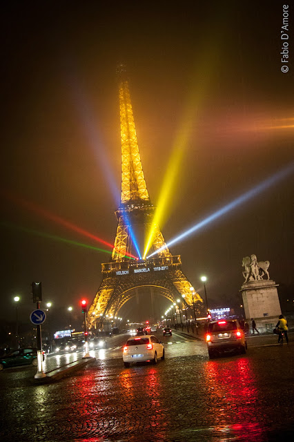 Tour Eiffel di notte-Parigi