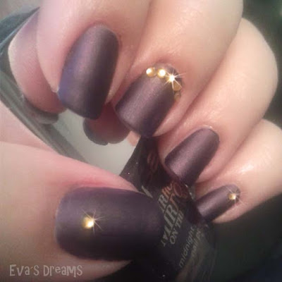 Nails of the week: Mattes Lila mit goldenen Highlights