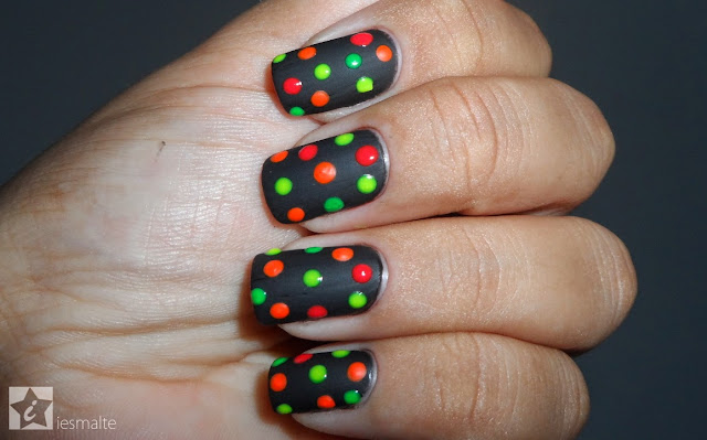 Unhas Decoradas - Poá em Neon