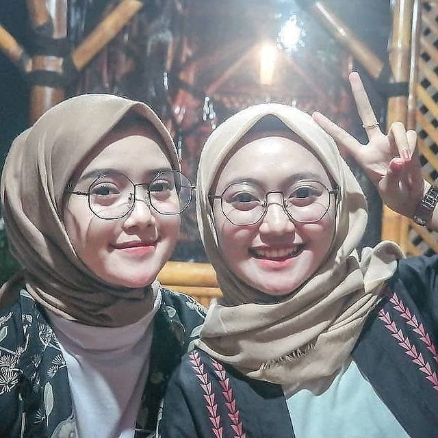 Girly M Hijab Pic