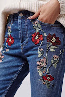 Como renovar tus viejos jeans y otras prendas con flores