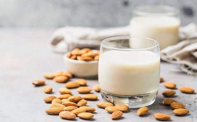 List of Nutrients and Benefits of Almond Milk