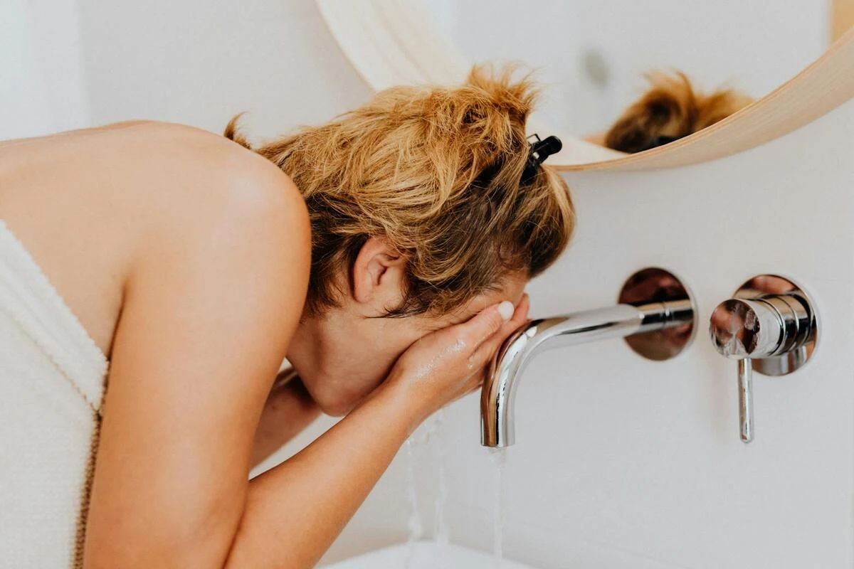 Image of A Woman is washing her face