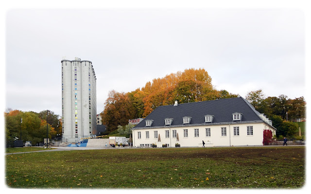 «Studentsiloen» og Nedre Foss gård.