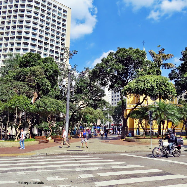 Vista ampla de parte do Largo do Paiçandu - Centro - São Paulo