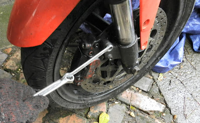 Aprilia RS 125 front brake system , cylinder brake hose and lever removal , front caliper removal , brake pad check