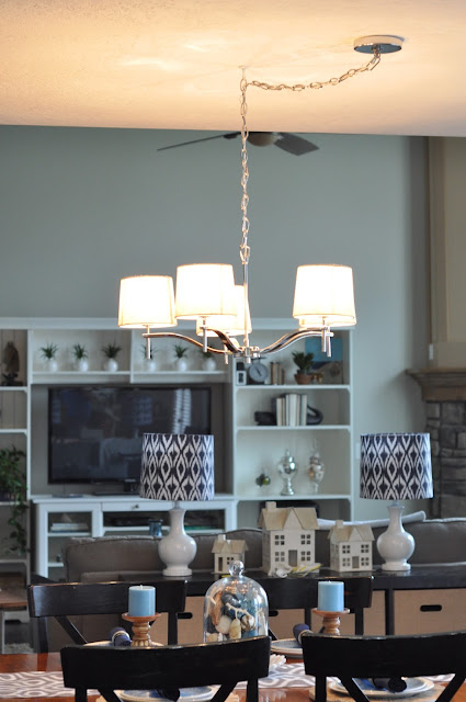 How to center a dining room light from www.jengallacher.com. #kitchenlighting #diningroomlighting