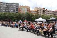 Alumnos de las aulas culturales muestran en Herriko Plaza lo aprendido durante el curso