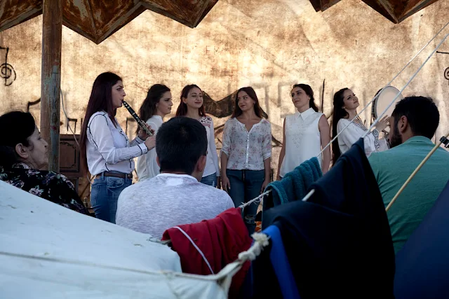 Image Attribute:  A vocal ensemble perform in support of the protest at a blockade / Photo: Klaus Richter